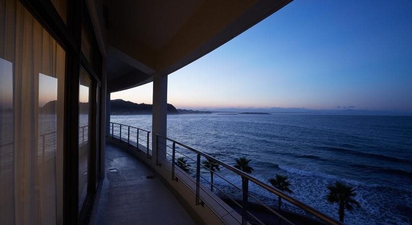 Beach & Waterfront