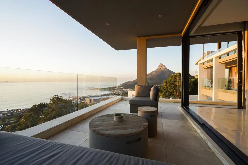Deluxe Double room with balcony and with sea view (full double bed)