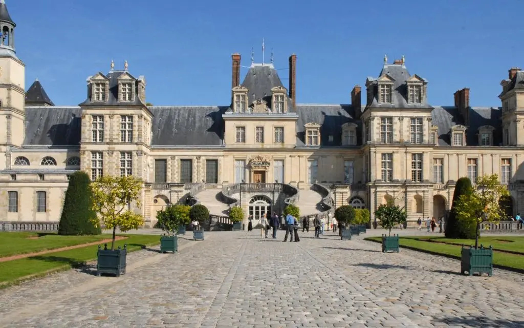 FORET DE FONTAINEBLEAU, chambre entrée privée.