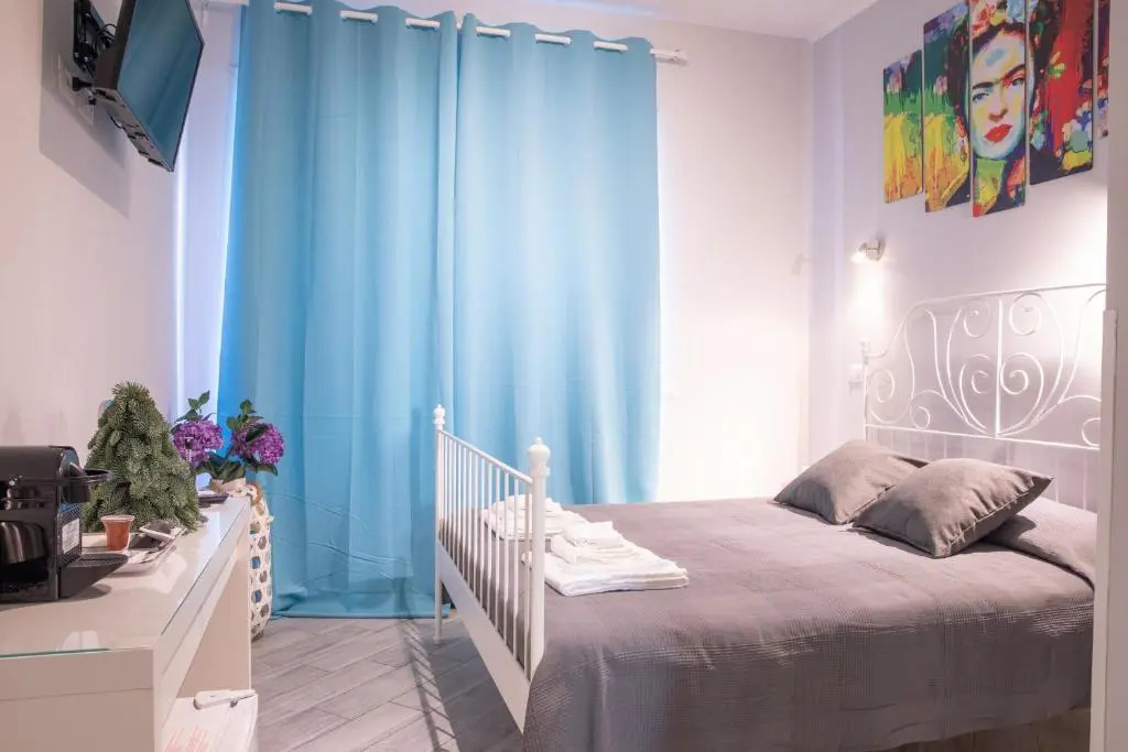 Standard Double room with balcony (full double bed)