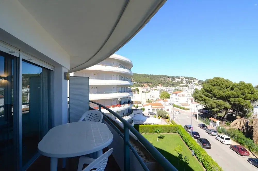 Apartment Near Town With 2 Rooms