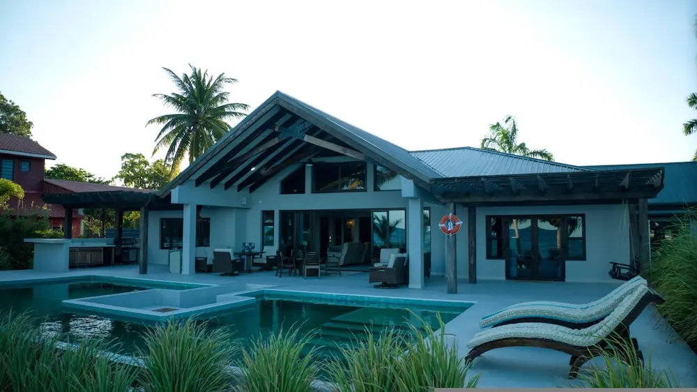 Casa de Wilson - 5 Bedroom Beachfront Villa