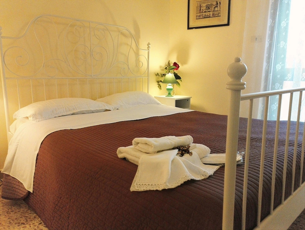 Standard Double room with balcony (full double bed)
