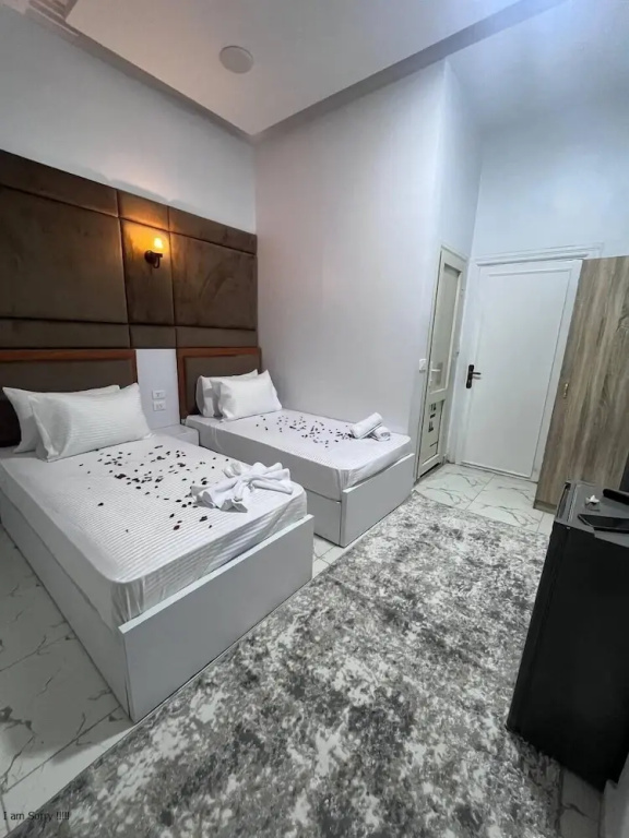 Deluxe Double room with city view (full double bed)