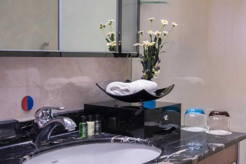 Executive Double Suite with garden view full double bed