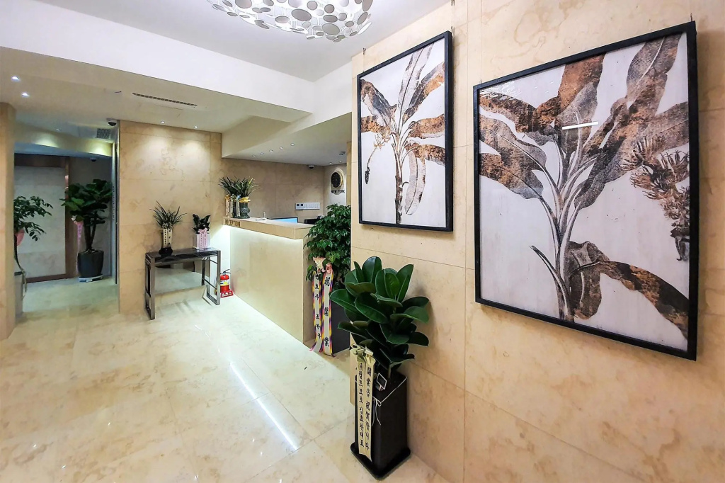 Lobby & Reception