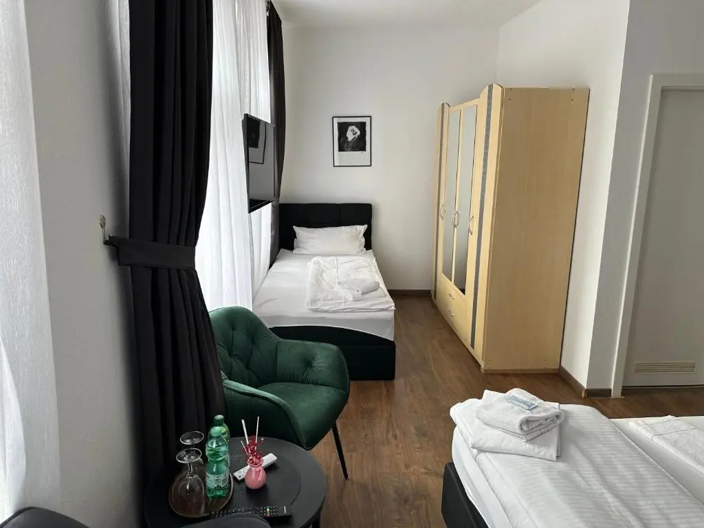 Standard Triple room