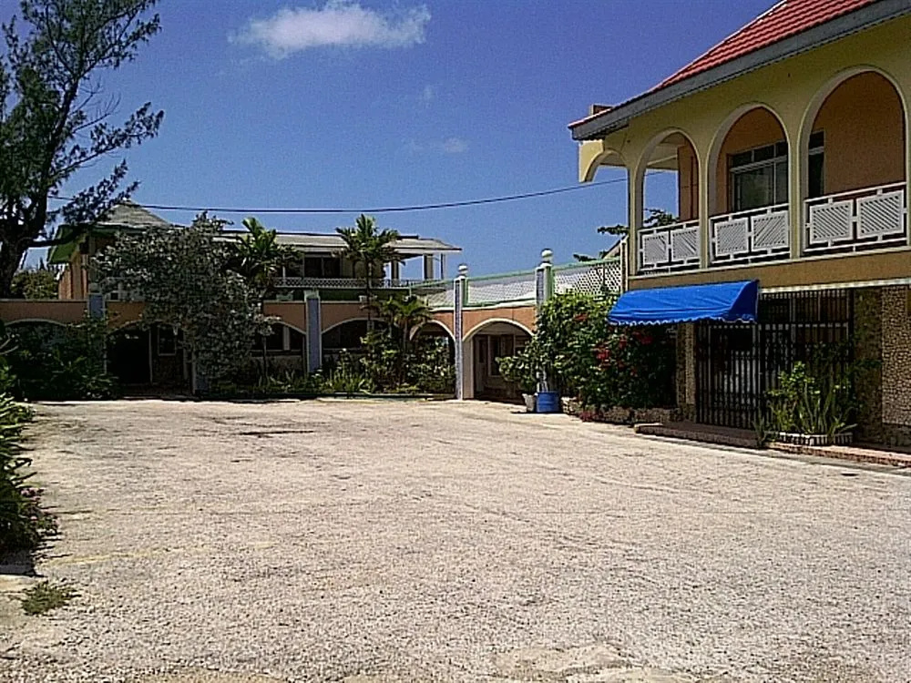 Cariblue Beach Hotel and Scuba Diving Resort - 3