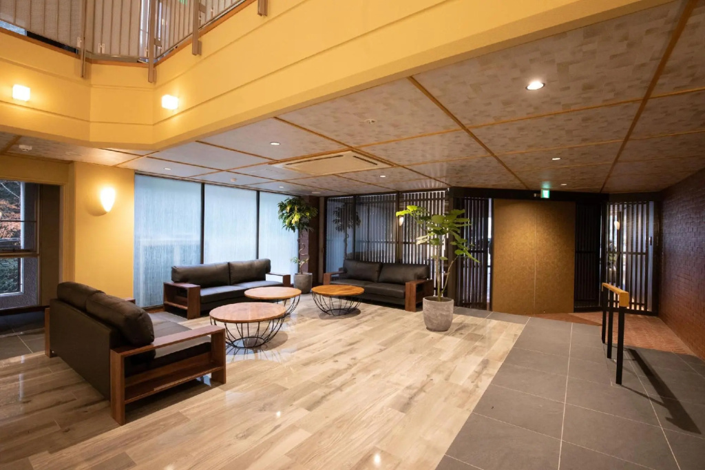 Lobby & Reception