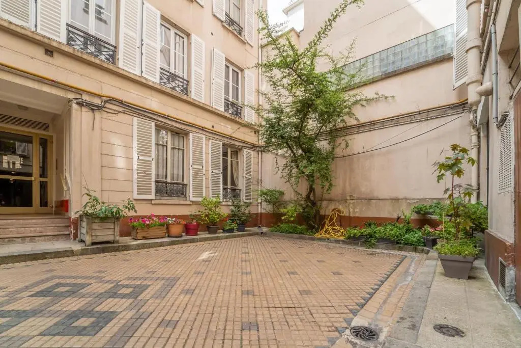Beautiful 2-bedroom Apartment in South Pigalle
