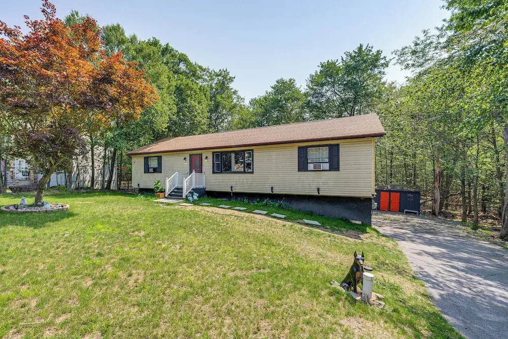 A Time to Remember' Home in Tobyhanna With Pool!