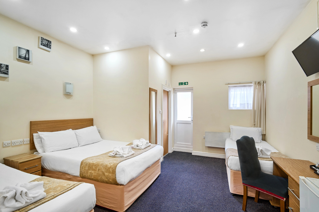 Britannia Inn Hotel — фото