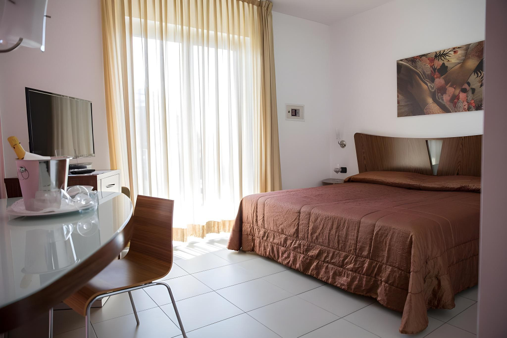 Hotel photo 12
