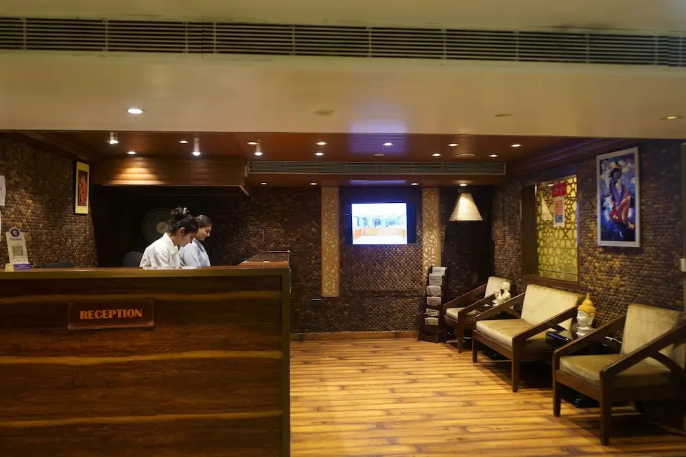 Lobby & Reception