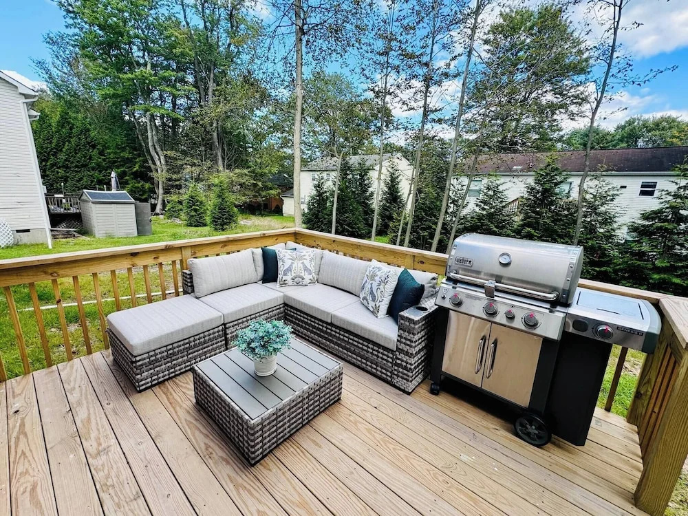 Luxury Retreat With Jacuzzi, Fire Pit and Playroom
