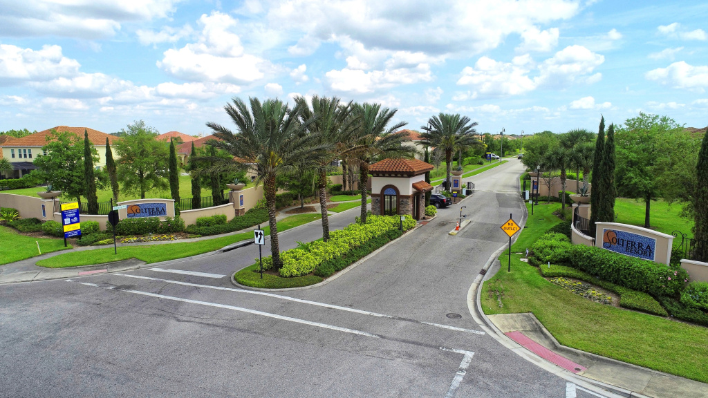 5 Bedrooms - 4,5 Bathrooms - Solterra 7436 Ol
