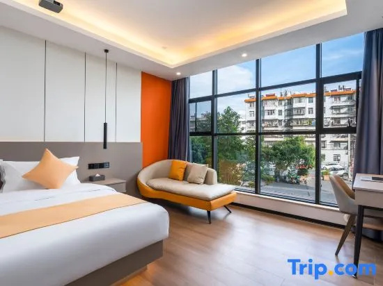 Business Double room (full double bed)