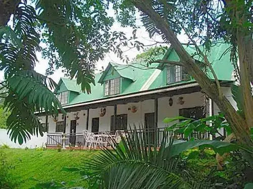 La Familia Guest House
