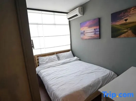 Deluxe Double room (full double bed)