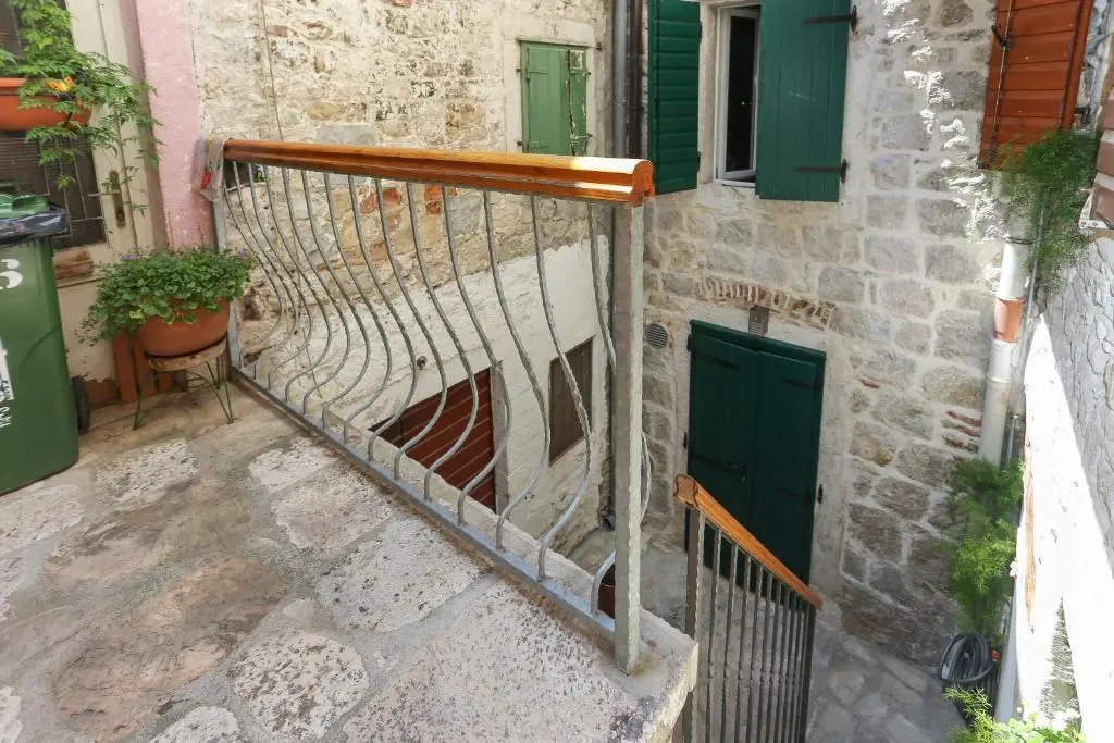 1 Bedroom Attic Apartment
