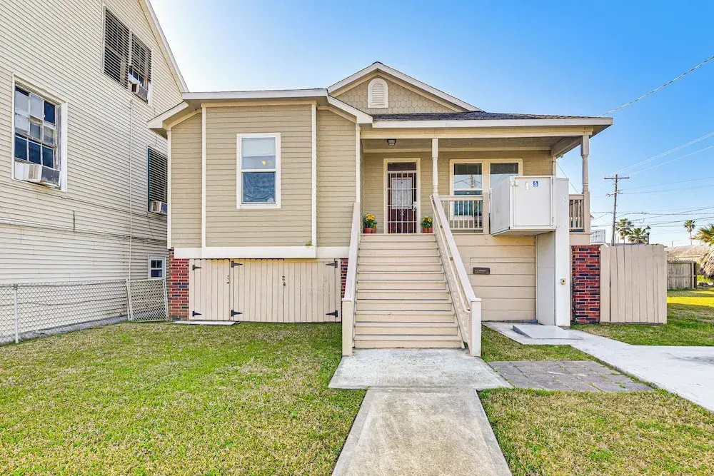 1/2 Mi to Galveston Strand! Coastal Haven w/ Deck