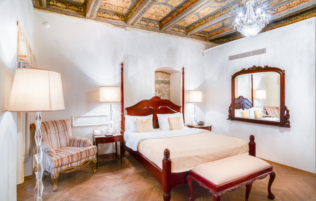 Deluxe Double room (full double bed)
