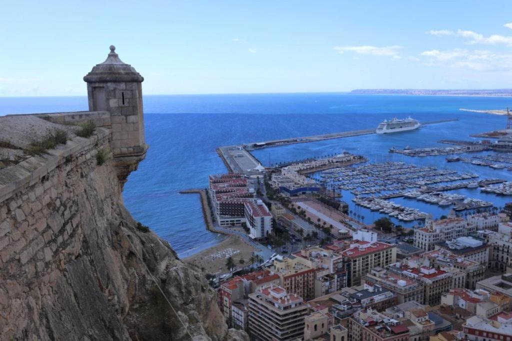 Апартаменты с 2 комнатами в Alicante Center Apart