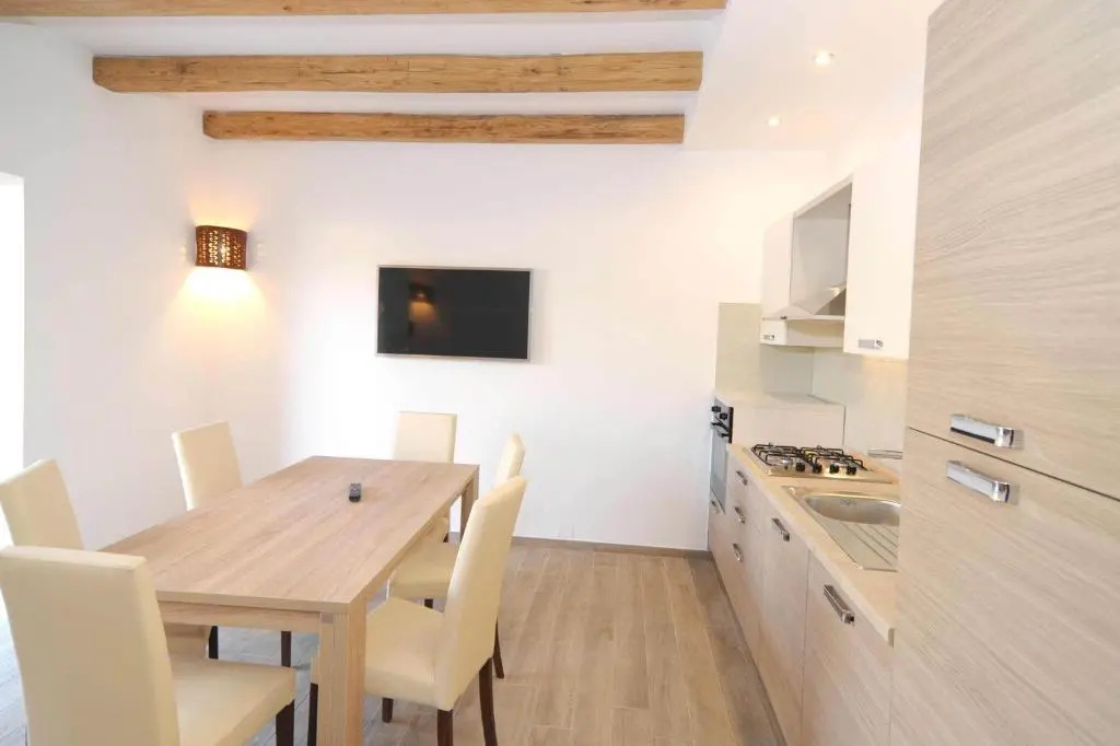 3 Bedrooms Apartment