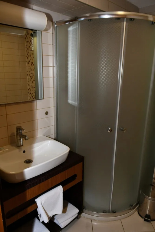 Standard Double room with partial sea view (twin beds)