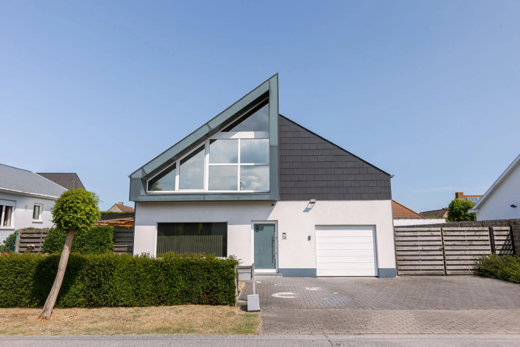 Spacious House With Garden and Parking
