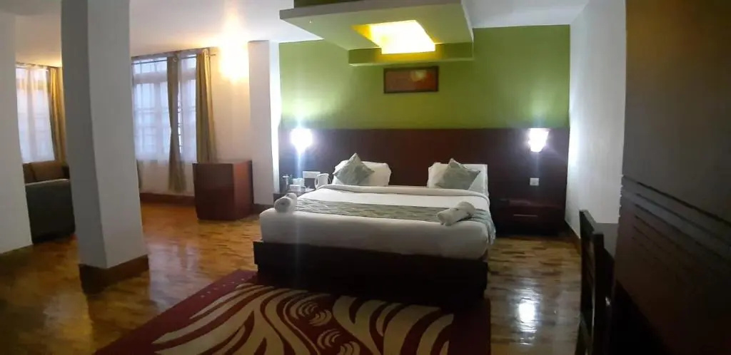 Deluxe Double Suite (full double bed)