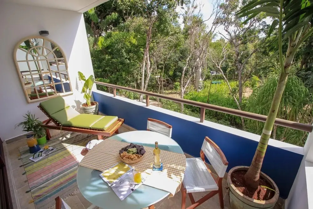 Stylish Modern Loft Lovely Furnished Balcony w Sunbed Jungle View