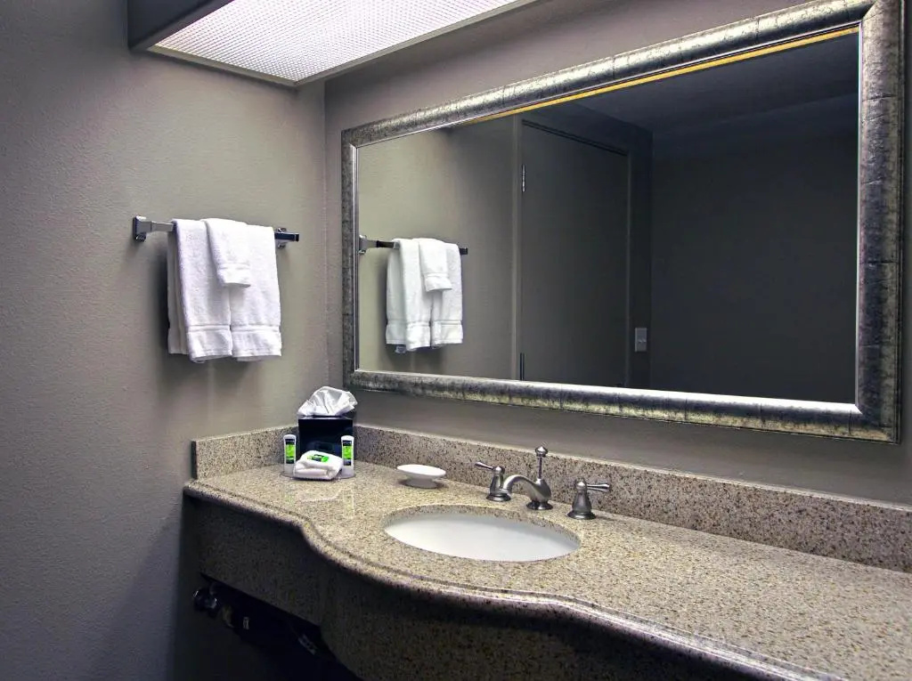 Executive Inn & Suites Embarcadero Cove - Chambres