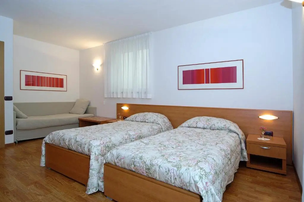 Standard Quadruple room with garden view
