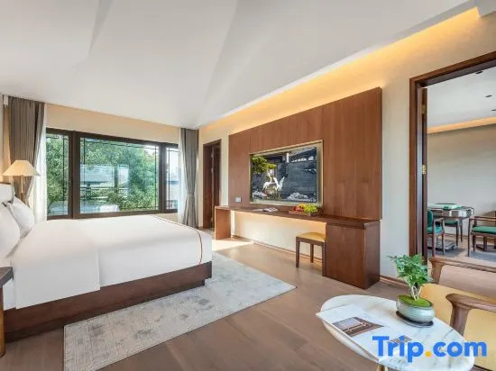 Double Suite (full double bed)