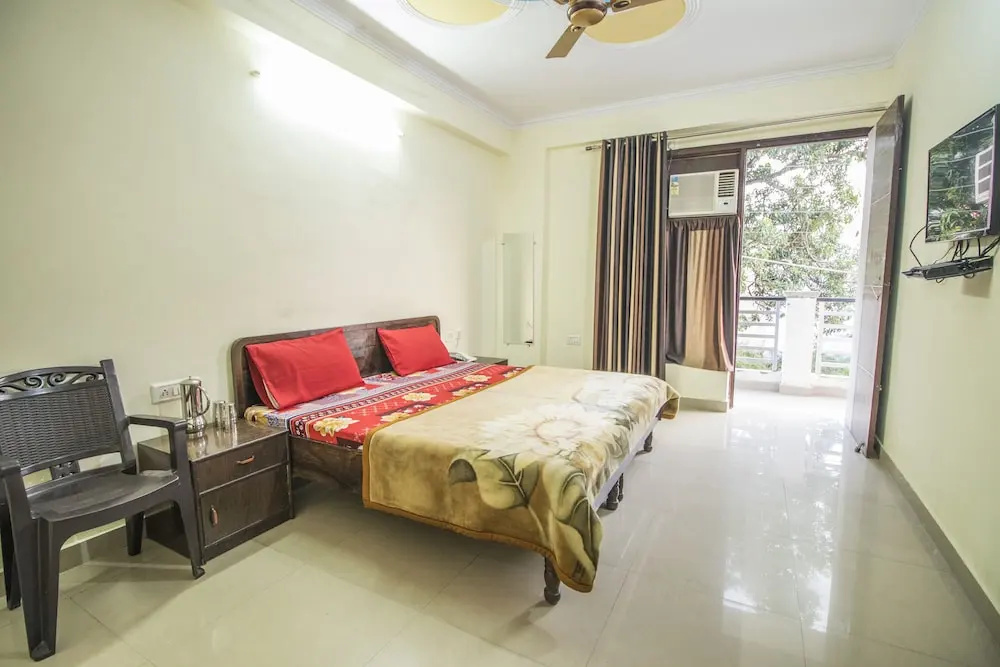 Deluxe Double room (full double bed)