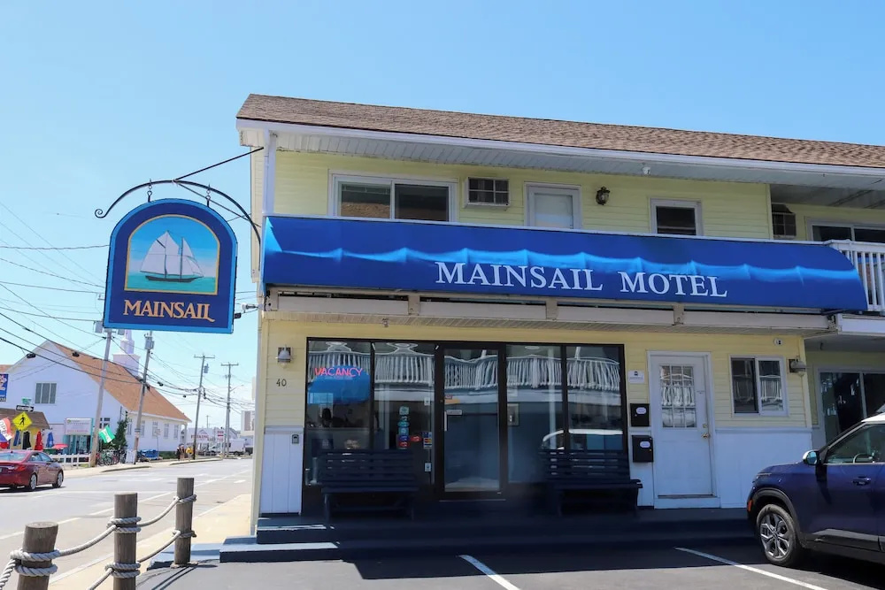 Mainsail Inn & Cottages