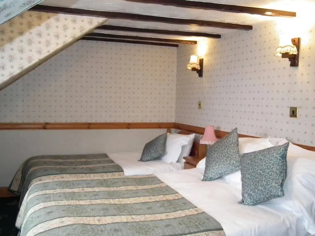 Ardlui Hotel by null
