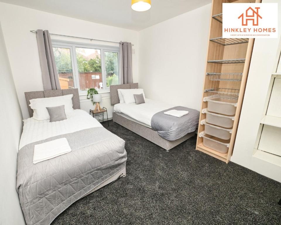 New Refurbished 5bed - Plenty Parking - City Links By Hinkley Homes Short Lets & Serviced Accommodation