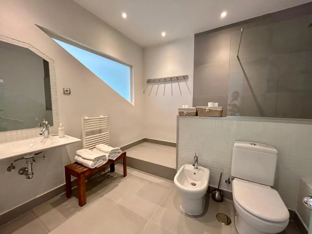 Double Suite (full double bed)