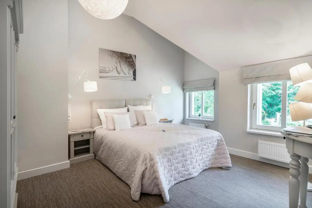 Standard Triple room with lake view