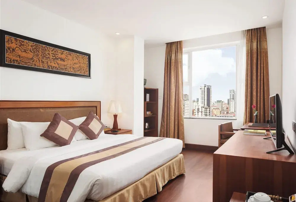 Superior Double room with city view (full double bed)
