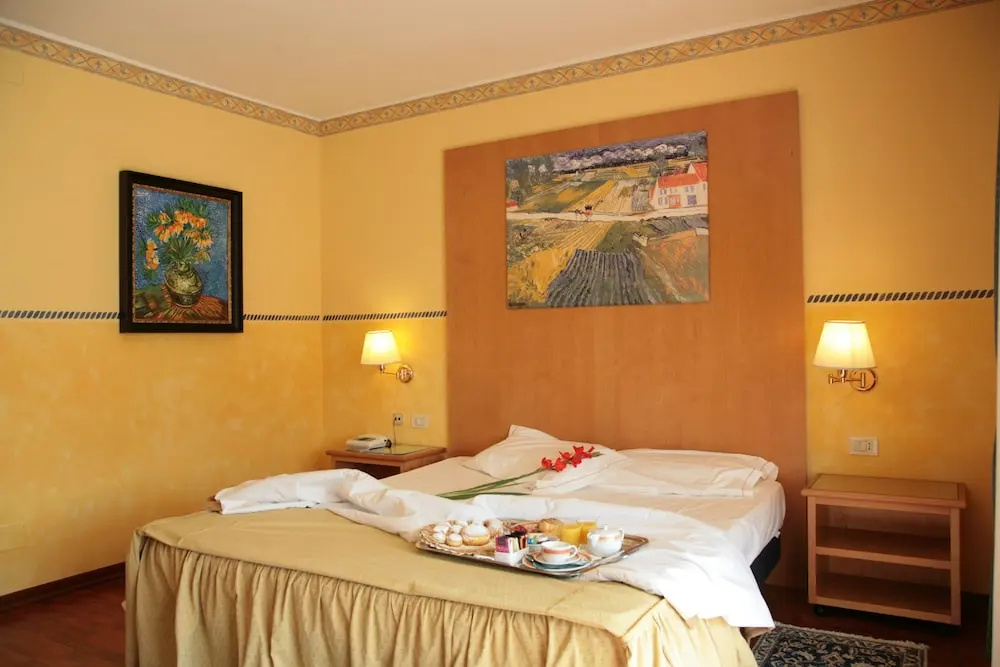 Deluxe Double room with balcony (full double bed)