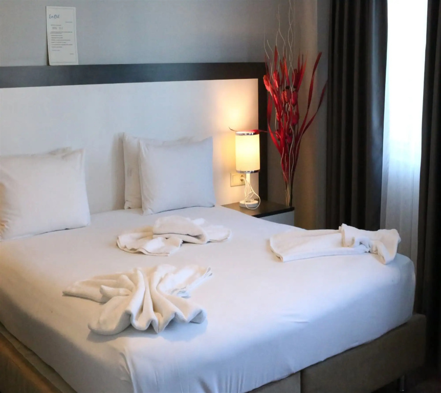 Eva Otel — 4