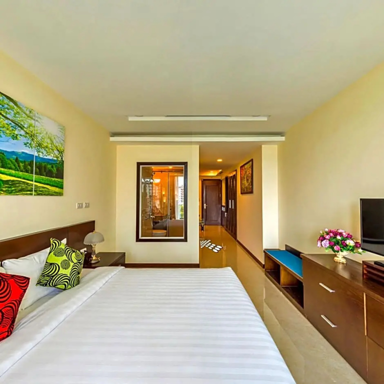 Deluxe Double room (full double bed)