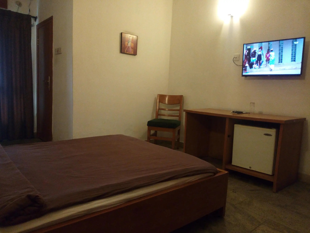 Economy room