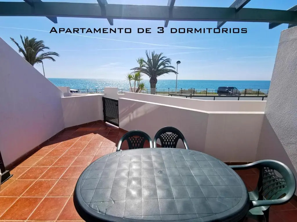 3 Bedrooms Apartment with sea view