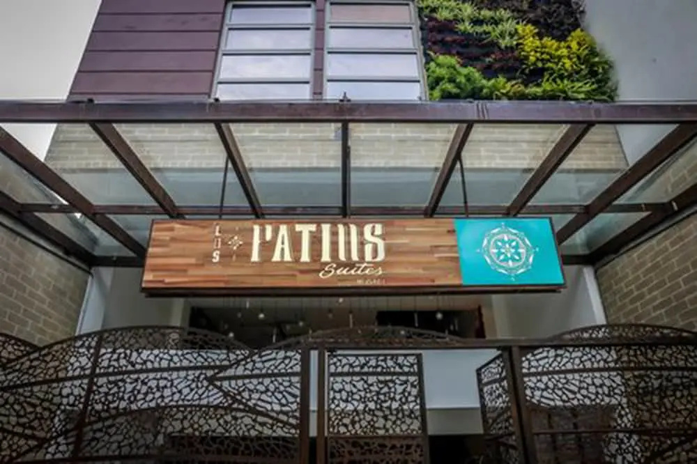 Los Patios Suites Hostal