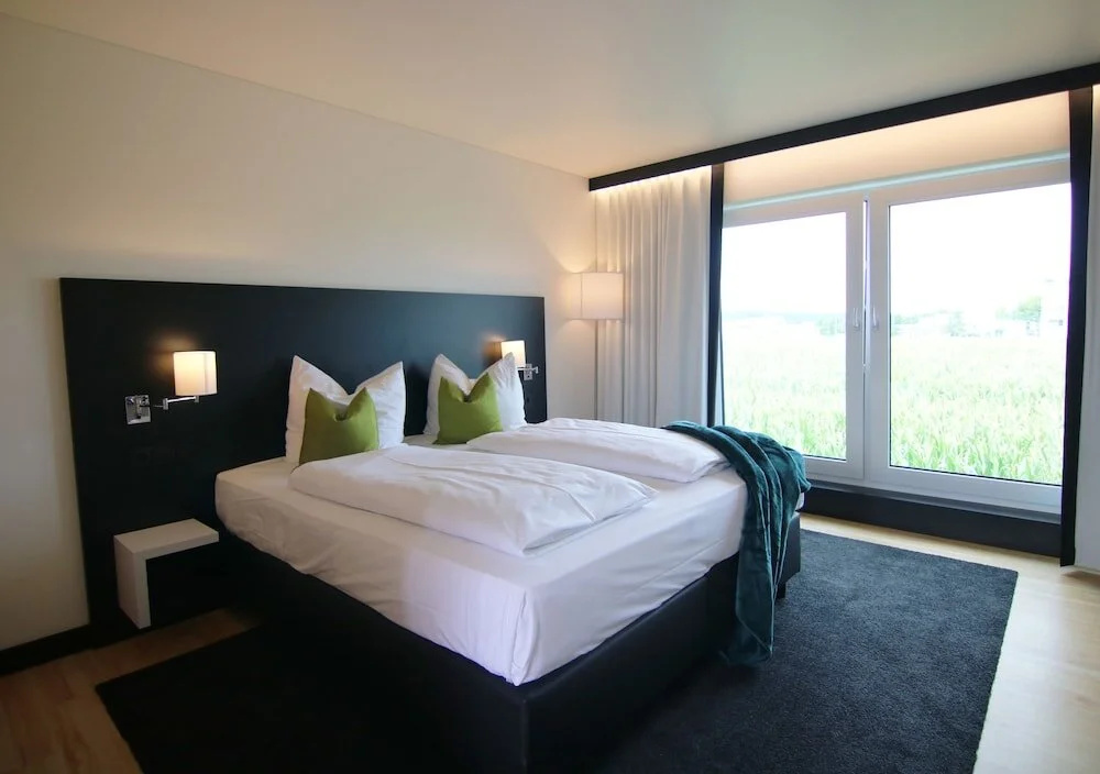 GI Hotel — 2
