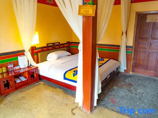 Standard Double room with courtyard view (full double bed)